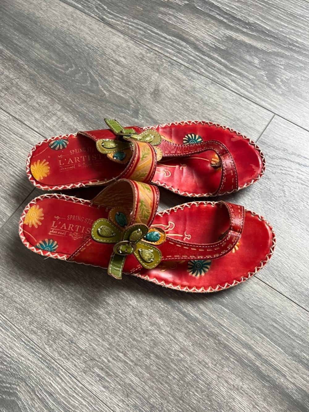 L'ATISTE Red Leather Floral Appliqué Slide Sandals with Green Accents